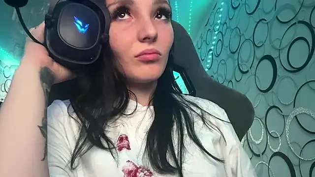 Snapshot of DetraBasner chatting on 07/11/26, 02:20 DetraBasner online show from 07/11/26, 02:20
