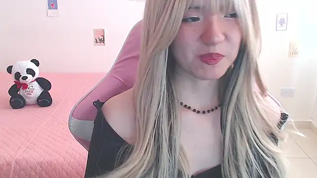 Snapshot of SweetSkyy_1 chatting on 07/17/26, 05:07 SweetSkyy 1 online show from 07/17/26, 05:07