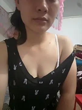 Snapshot of -Yeri- chatting on 07/20/26, 10:39 -Yeri- online show from 07/20/26, 10:39