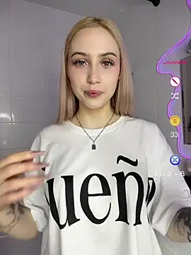 Snapshot of Lilechka_Moon chatting on 07/15/26, 11:48 Lilechka Moon online show from 07/15/26, 11:48