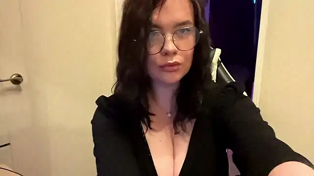 Snapshot of AdelinaVirelle chatting on 07/14/26, 05:07 AdelinaVirelle online show from 07/14/26, 05:07