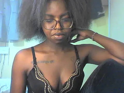 Snapshot of Ebonymuse chatting on 07/15/26, 08:58 Ebonymuse online show from 07/15/26, 08:58