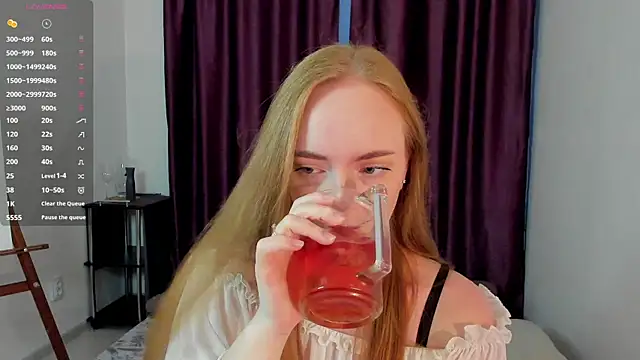 Snapshot of LunalBrooks chatting on 07/21/26, 05:04 LunalBrooks online show from 07/21/26, 05:04
