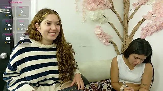 Snapshot of Emilyblosom-y-MiaRose chatting on 07/14/26, 05:51 Emilyblosom-y-MiaRose online show from 07/14/26, 05:51