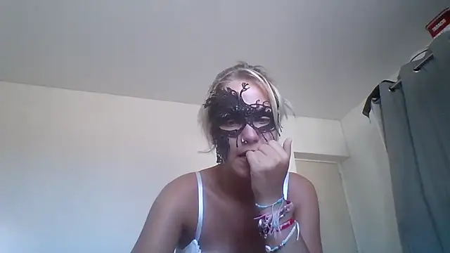 Snapshot of JeuneCharme1 chatting on 07/17/26, 01:29 JeuneCharme1 online show from 07/17/26, 01:29