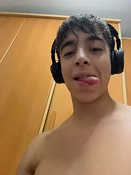 Snapshot of Andrexxxitoo chatting on 07/19/26, 06:22 Andrexxxitoo online show from 07/19/26, 06:22