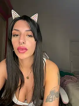 Snapshot of SuciaEstrella chatting on 07/13/26, 03:31 SuciaEstrella online show from 07/13/26, 03:31