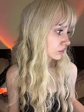 Snapshot of Charlotte_Pretty chatting on 07/16/26, 04:57 Charlotte Pretty online show from 07/16/26, 04:57