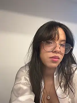 Snapshot of rose_allure1 chatting on 07/15/26, 02:33 rose allure1 online show from 07/15/26, 02:33