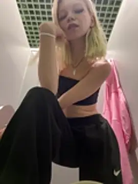 Snapshot of Foxy_Blondie chatting on 08/03/26, 03:38 Foxy Blondie online show from 08/03/26, 03:38