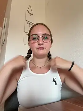 Snapshot of Sexy_Sophia_ chatting on 07/16/26, 10:10 Sexy Sophia online show from 07/16/26, 10:10
