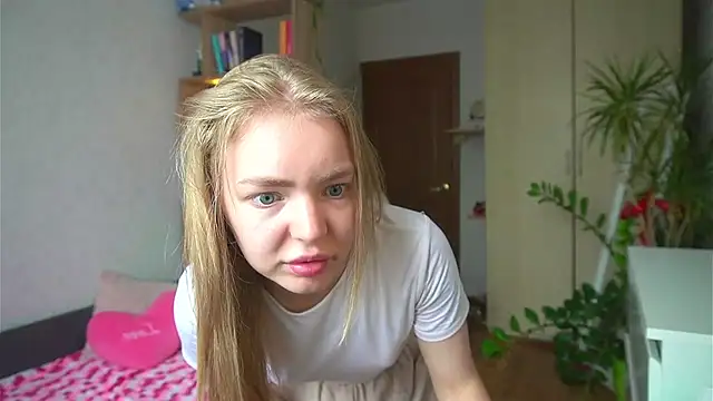 Snapshot of Emilyemmi chatting on 07/18/26, 07:34 Emilyemmi online show from 07/18/26, 07:34