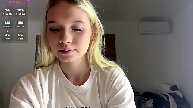 Snapshot of CarmellaCerra chatting on 07/18/26, 10:52 CarmellaCerra online show from 07/18/26, 10:52