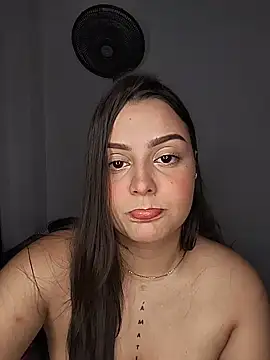 Snapshot of Emma_Rose__ chatting on 07/16/26, 02:39 Emma Rose online show from 07/16/26, 02:39