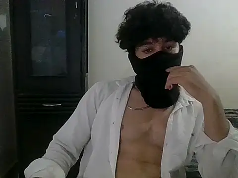 Snapshot of roxiii_ chatting on 07/19/26, 01:59 roxiii online show from 07/19/26, 01:59