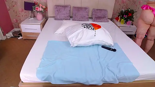 MatureMariah online show from 12/17/25, 10:49