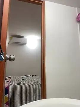 riri brunnete online show from 02/24/25, 12:37