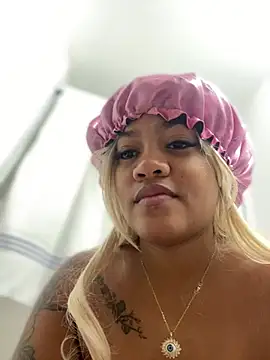 riri brunnete online show from 03/08/25, 12:09