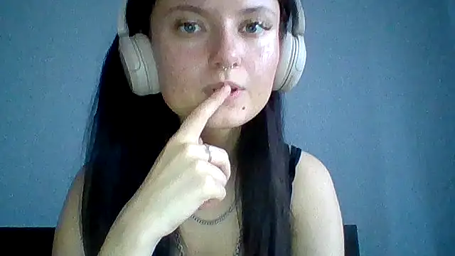 Snapshot of yana101 chatting on 07/28/26, 03:21 yana101 online show from 07/28/26, 03:21