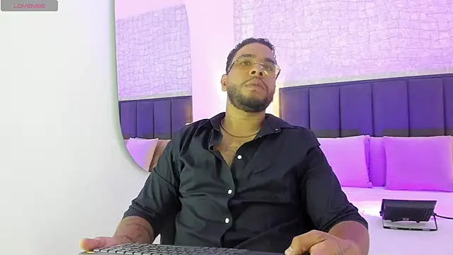Snapshot of Jacksson_Miller_ chatting on 08/03/26, 10:02 Jacksson Miller online show from 08/03/26, 10:02