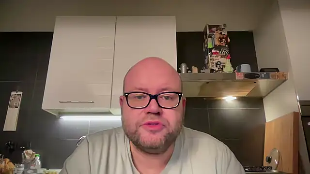 Snapshot of theitalianbear chatting on 12/02/24, 07:27 theitalianbear online show from 12/02/24, 07:27