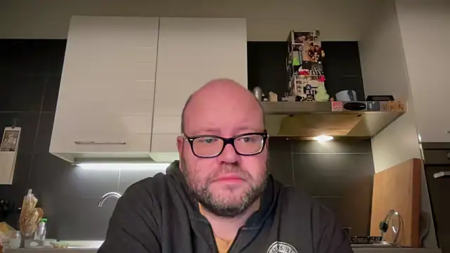 Snapshot of theitalianbear chatting on 12/14/24, 03:51 theitalianbear online show from 12/14/24, 03:51