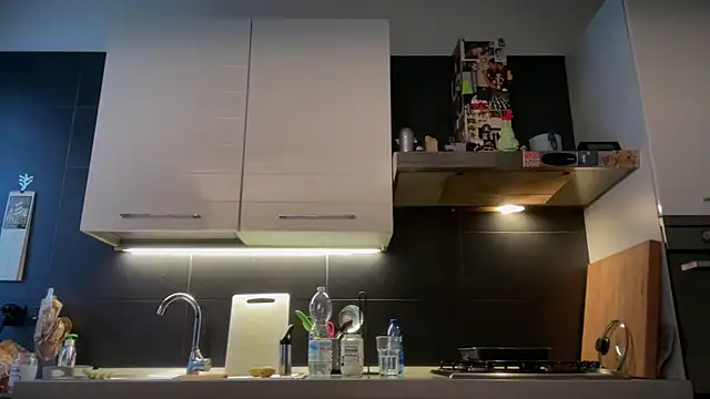 Snapshot of theitalianbear chatting on 12/14/24, 06:56 theitalianbear online show from 12/14/24, 06:56