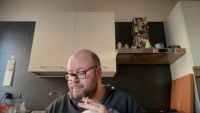 Snapshot of theitalianbear chatting on 12/16/24, 01:54 theitalianbear online show from 12/16/24, 01:54