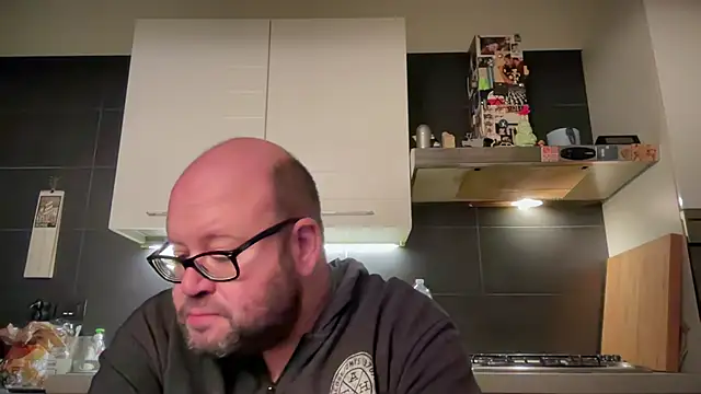 Snapshot of theitalianbear chatting on 12/19/24, 12:45 theitalianbear online show from 12/19/24, 12:45