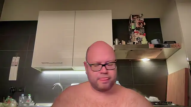 Snapshot of theitalianbear chatting on 02/10/25, 05:41 theitalianbear online show from 02/10/25, 05:41