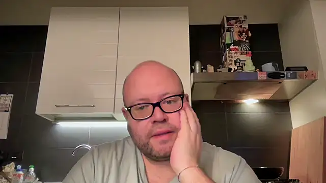 Snapshot of theitalianbear chatting on 02/12/25, 07:56 theitalianbear online show from 02/12/25, 07:56