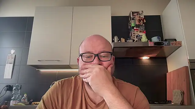 Snapshot of theitalianbear chatting on 03/23/25, 06:37 theitalianbear online show from 03/23/25, 06:37