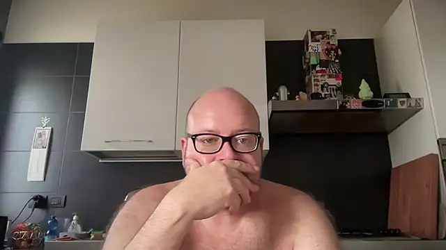 Snapshot of theitalianbear chatting on 09/10/25, 09:42 theitalianbear online show from 09/10/25, 09:42