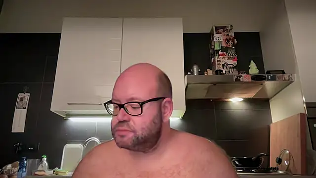 Snapshot of theitalianbear chatting on 09/18/25, 02:57 theitalianbear online show from 09/18/25, 02:57