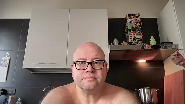 Snapshot of theitalianbear chatting on 09/22/25, 03:36 theitalianbear online show from 09/22/25, 03:36