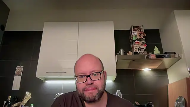 Snapshot of theitalianbear chatting on 10/10/25, 08:30 theitalianbear online show from 10/10/25, 08:30