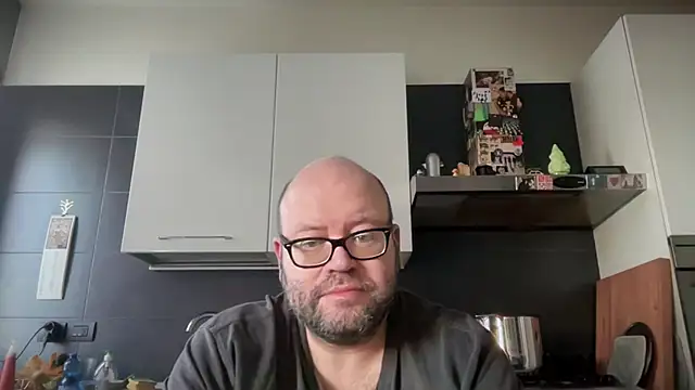 Snapshot of theitalianbear chatting on 10/12/25, 06:34 theitalianbear online show from 10/12/25, 06:34