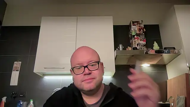 Snapshot of theitalianbear chatting on 10/23/25, 03:17 theitalianbear online show from 10/23/25, 03:17