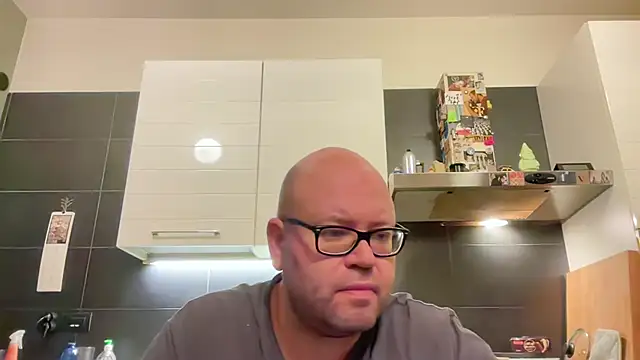 Snapshot of theitalianbear chatting on 10/24/25, 12:41 theitalianbear online show from 10/24/25, 12:41