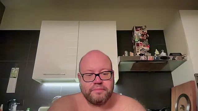 Snapshot of theitalianbear chatting on 05/16/26, 12:07 theitalianbear online show from 05/16/26, 12:07