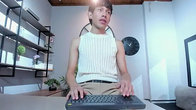 Pierre Leroy  online show from 07/29/26, 03:48