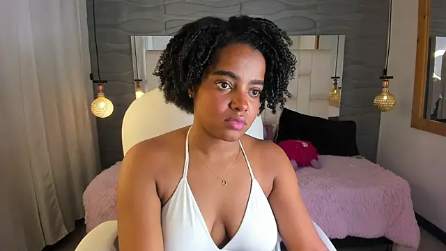 Snapshot of Sofi_Skype chatting on 08/04/26, 02:52 Sofi Skype online show from 08/04/26, 02:52