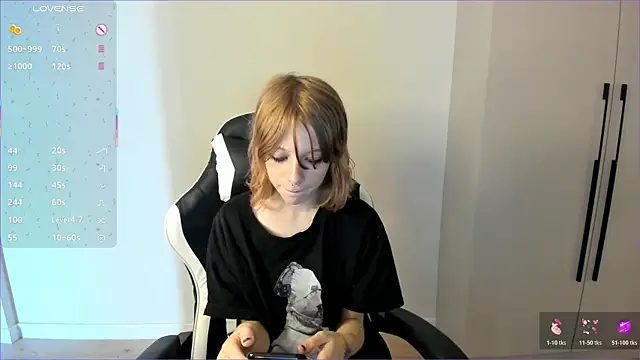 Snapshot of miss_mollysally chatting on 08/08/26, 05:42 miss mollysally online show from 08/08/26, 05:42