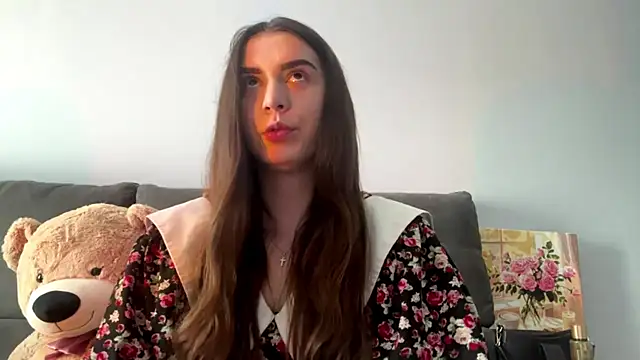 LucyLuxy online show from 08/06/26, 09:33
