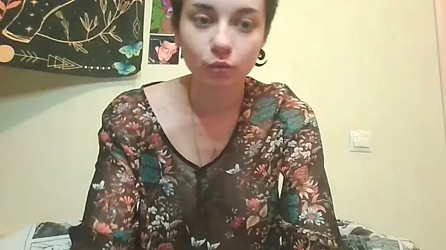 Snapshot of uwu_emmy chatting on 08/08/26, 05:37 uwu emmy online show from 08/08/26, 05:37