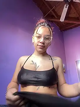 Miaperezz19 online show from 08/07/26, 05:37