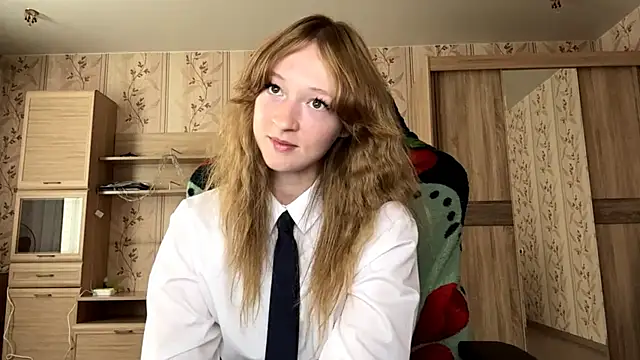 Snapshot of SalmonWhip chatting on 08/10/26, 02:04 SalmonWhip online show from 08/10/26, 02:04