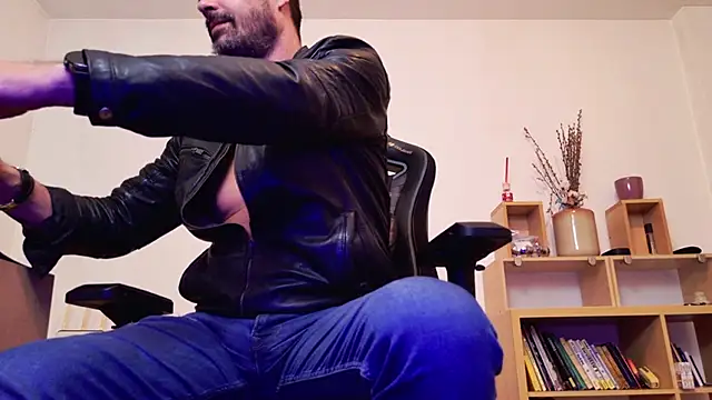 ChrisKox online show from 04/11/26, 07:51