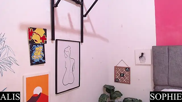 Sophie And Alis online show from 03/09/25, 01:48