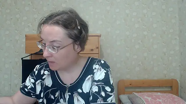 Snapshot of Smart_Rose chatting on 05/16/26, 01:43 Smart Rose online show from 05/16/26, 01:43
